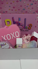 Load and play video in Gallery viewer, Cupcake Bath Bomb &amp; Bubble Frosting

